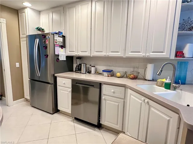 KITCHEN NEW SS APPLIANCES (CORIAN COUNTERTOPS)