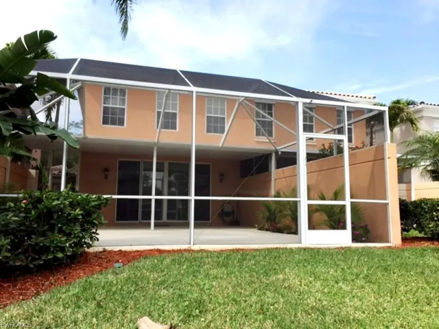 LARGE SCREENED LANAI