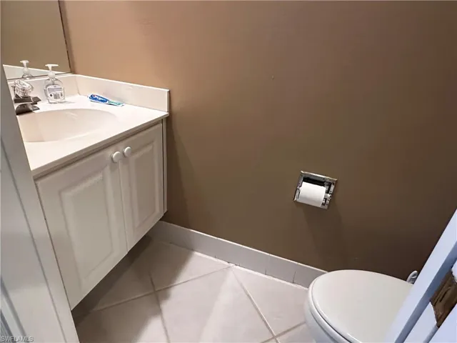 DOWNSTAIRS 1/2 BATHROOM