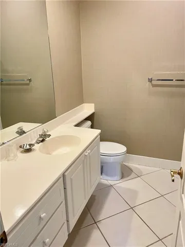GUEST BATHROOM (BATHTUB/SHOWER COMBO)