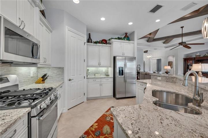 Coveted natural gas cooktop for your top chef!