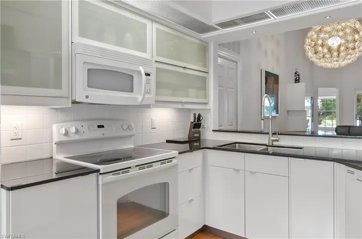 28072 Cavendish Ct 2211, Bonita Springs, Florida 34135