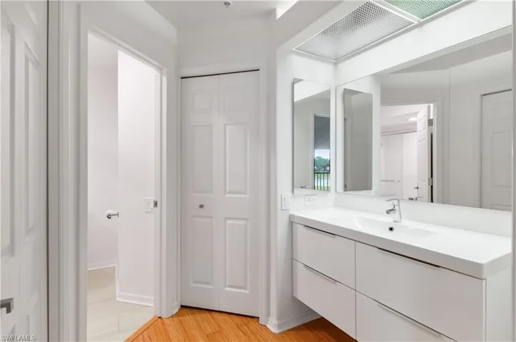 28072 Cavendish Ct 2211, Bonita Springs, Florida 34135
