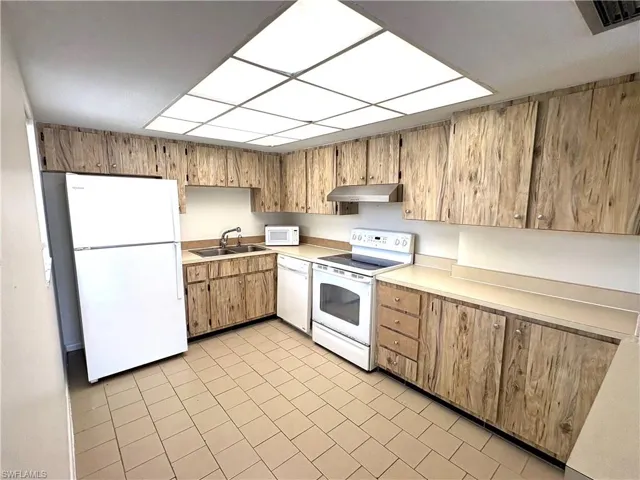 521 Ne 24th Pl 2, Cape Coral, Florida 33909