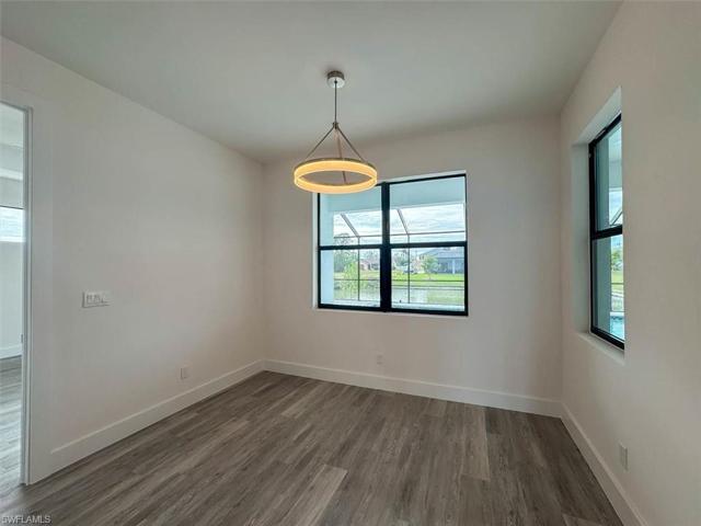 Breakfast/ Dining Area