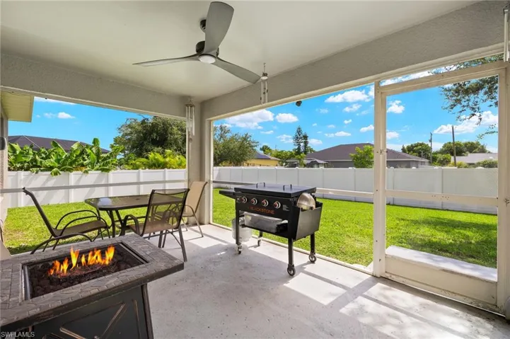 Sunroom featuring ceiling fan