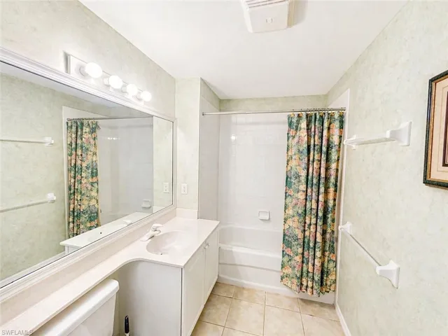 Full guest bathroom with clean finishes and convenient layout.