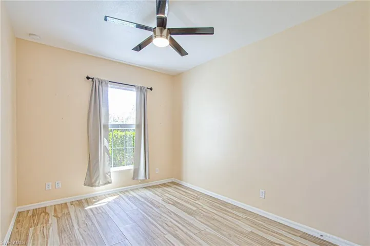 2nd bedroom w/tile flooring