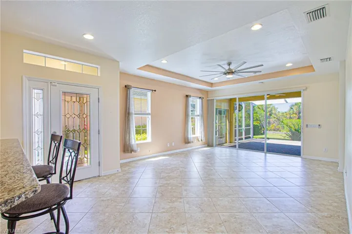 Main Living Area w/tray ceiling