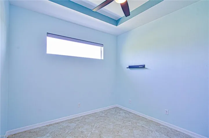 Den w/tray ceiling