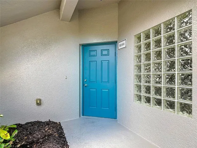 View of exterior entry with stucco siding
