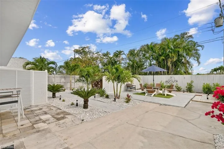 717 95th Ave N, Naples, Florida 34108