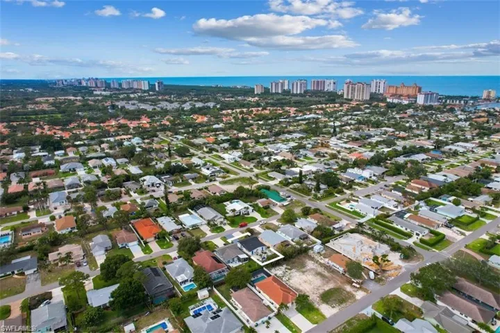 717 95th Ave N, Naples, Florida 34108