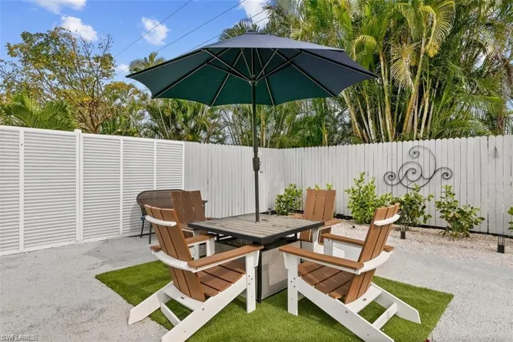 717 95th Ave N, Naples, Florida 34108