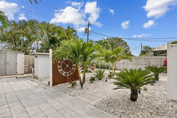 717 95th Ave N, Naples, Florida 34108