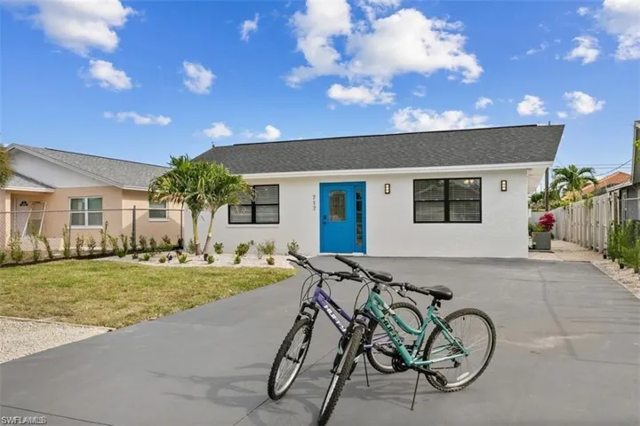 717 95th Ave N, Naples, Florida 34108