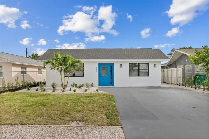 717 95th Ave N, Naples, Florida 34108