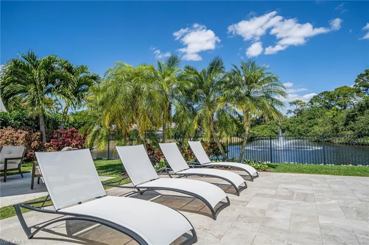 Lounge deck
