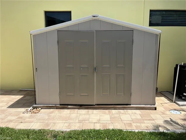 4.9’ x 10’