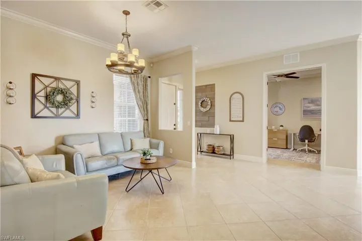 2545  Sawgrass Lake  CT, Cape Coral, FL 33909