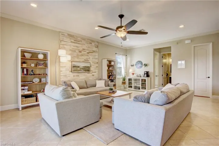 2545  Sawgrass Lake  CT, Cape Coral, FL 33909