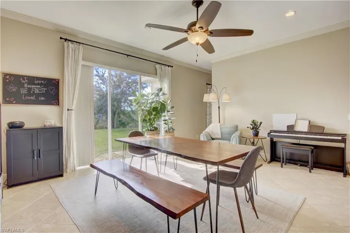 2545  Sawgrass Lake  CT, Cape Coral, FL 33909