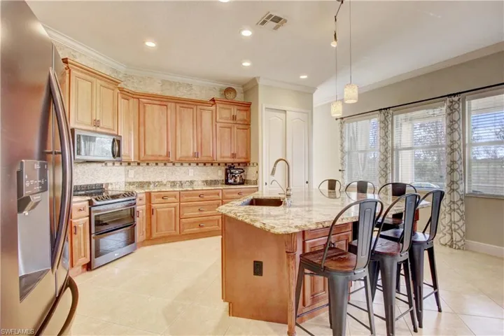 2545  Sawgrass Lake  CT, Cape Coral, FL 33909