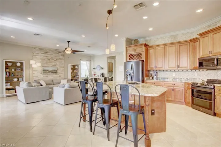 2545  Sawgrass Lake  CT, Cape Coral, FL 33909