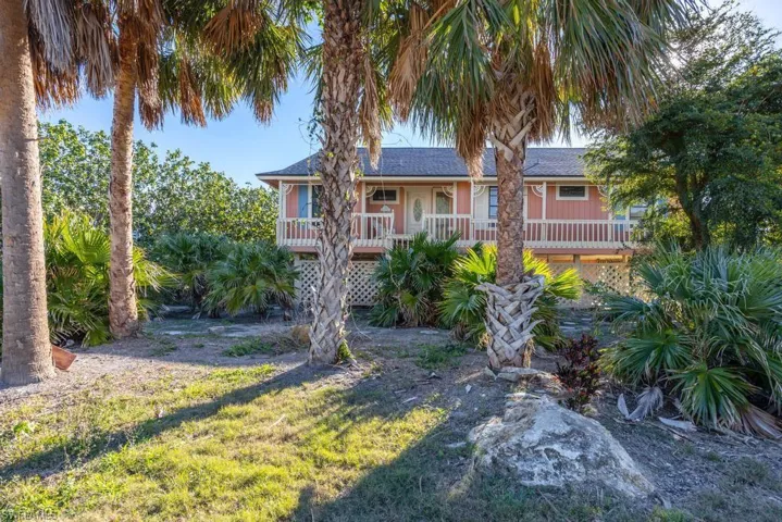 View of front facade with a front yard and covered porch