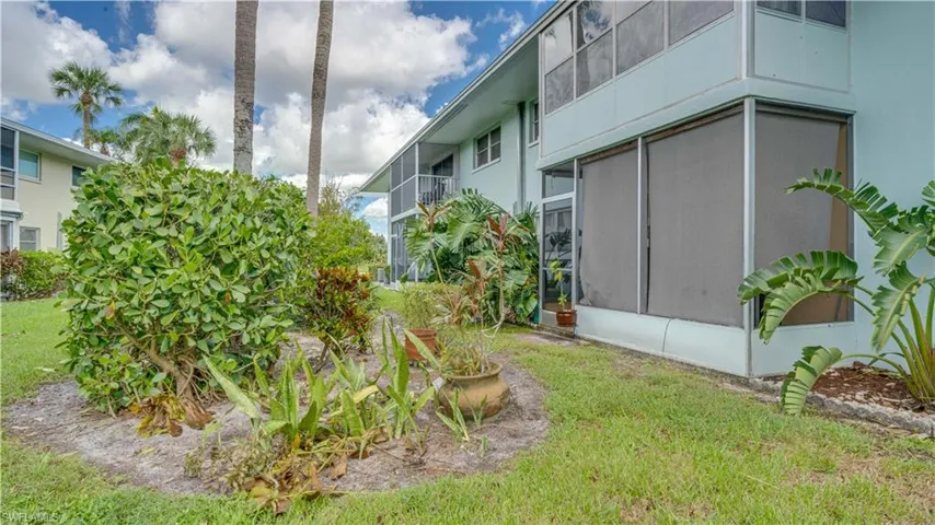View of yard featuring screened Lanai