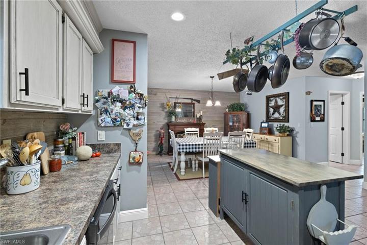1517  Magnolia  AVE, Lehigh Acres, FL 33972