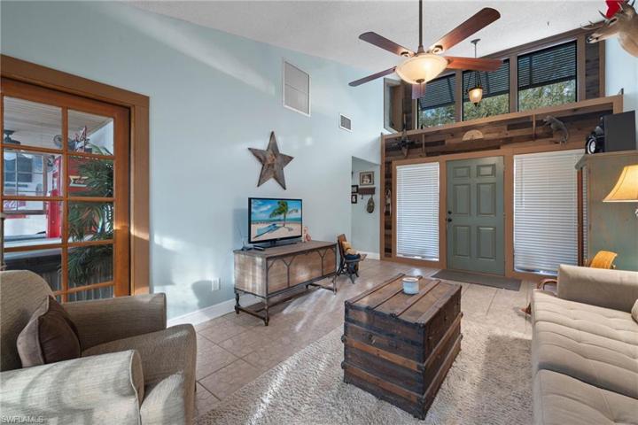 1517  Magnolia  AVE, Lehigh Acres, FL 33972