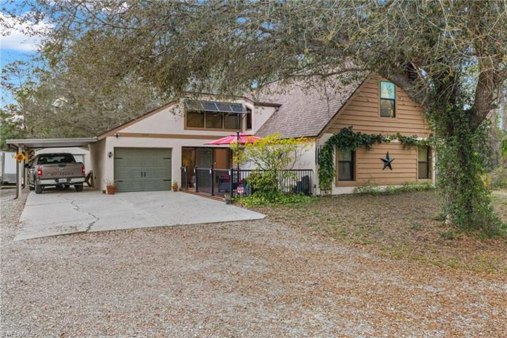 1517  Magnolia  AVE, Lehigh Acres, FL 33972