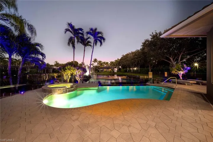 8752 Muirfield Dr, Naples, Florida 34109
