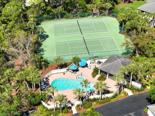 Oakwood Villas tennis courts.