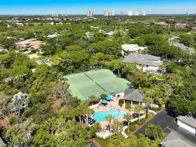 The Oakwood Villas community pool, spa and club house.