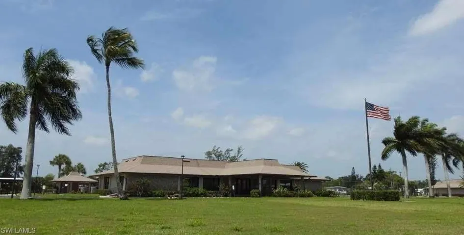 537 Charlemagne Blvd, Naples, Florida 34112