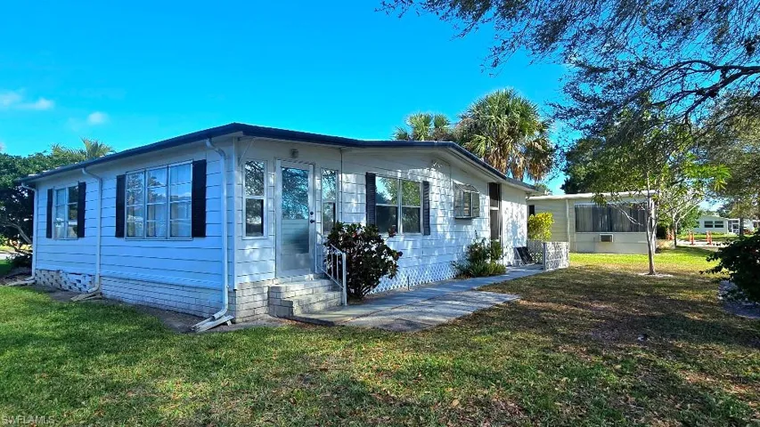 537 Charlemagne Blvd, Naples, Florida 34112