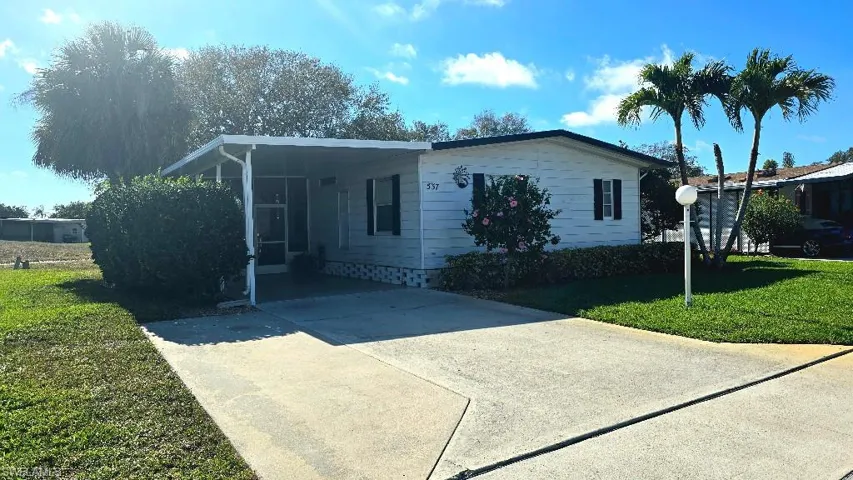 537 Charlemagne Blvd, Naples, Florida 34112