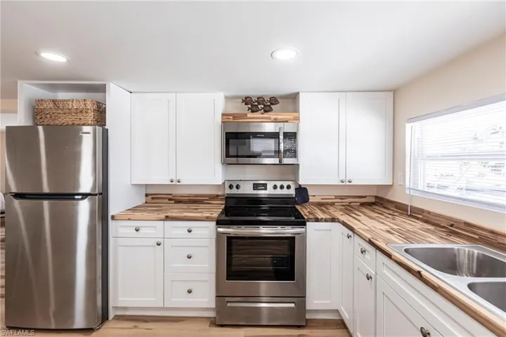3913 Dewberry Ln, St. James City, Florida 33956