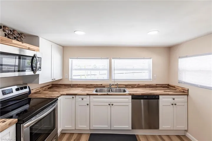 3913 Dewberry Ln, St. James City, Florida 33956