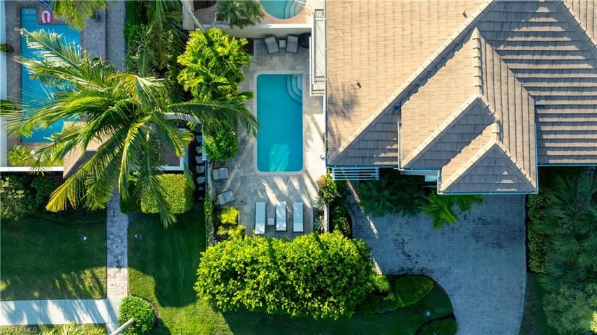 Bird's eye view of a pool area