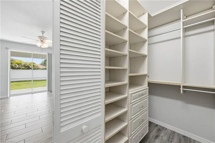 Walk In Custom Closets