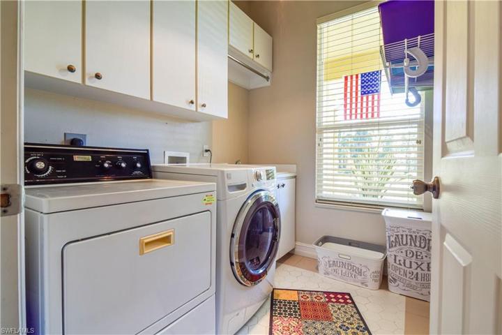 Laundry Room with laundry tub