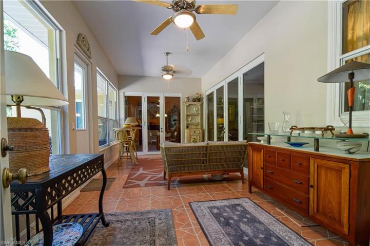 Enclosed lania with AC