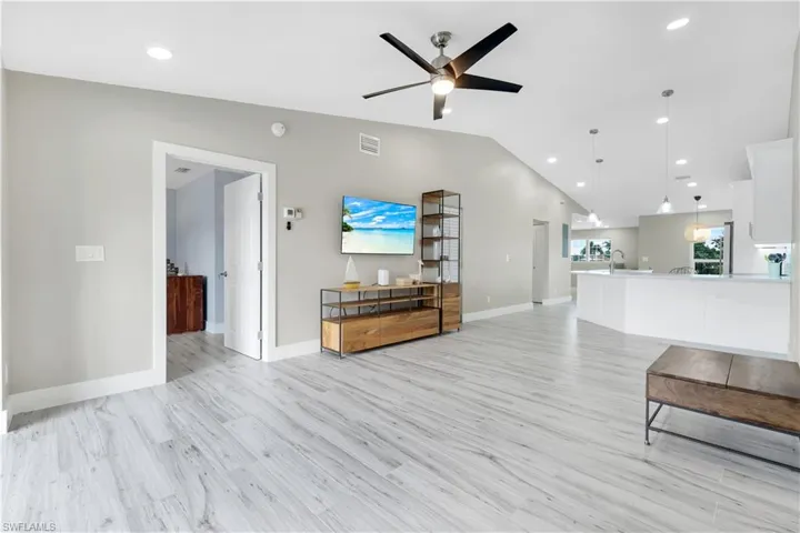 834 Gulf Pavilion Dr # 204, Naples, Florida 34108