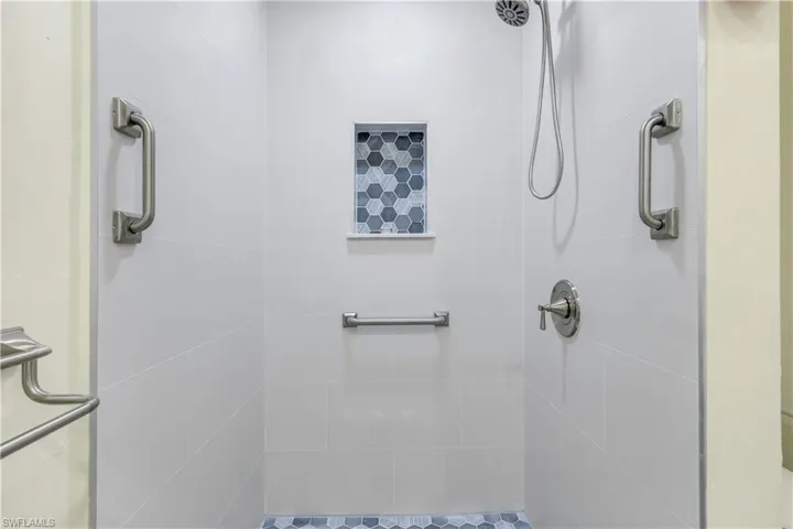 834 Gulf Pavilion Dr # 204, Naples, Florida 34108