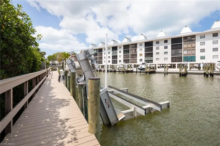 410 Flagship Dr 903, Naples, Florida 34108