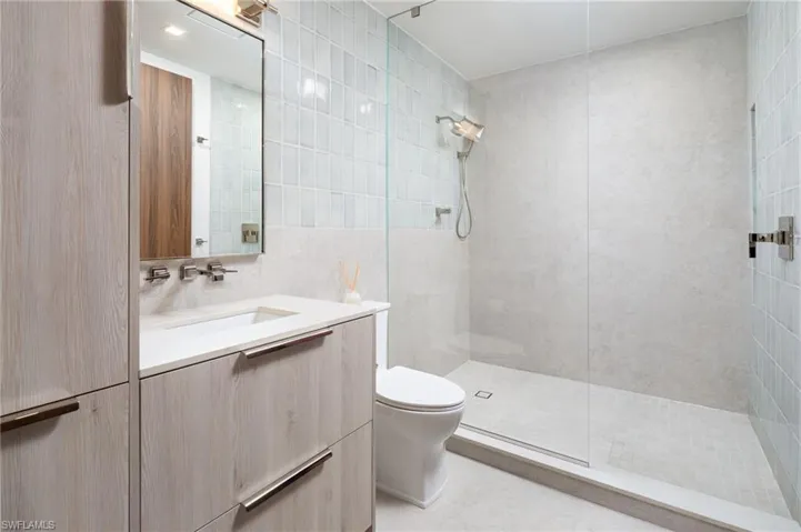 410 Flagship Dr 903, Naples, Florida 34108