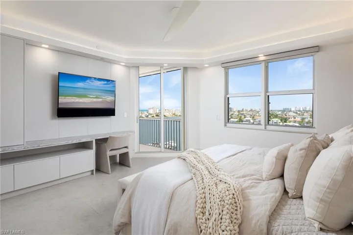 410 Flagship Dr 903, Naples, Florida 34108